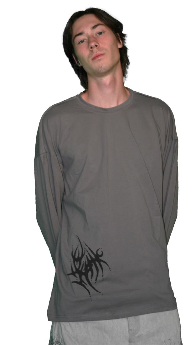 D002SHIRT longsleeve, worn, front print at the hip